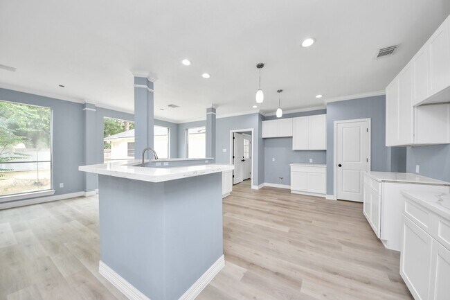 Building Photo - 16203 Broken Timber Cir