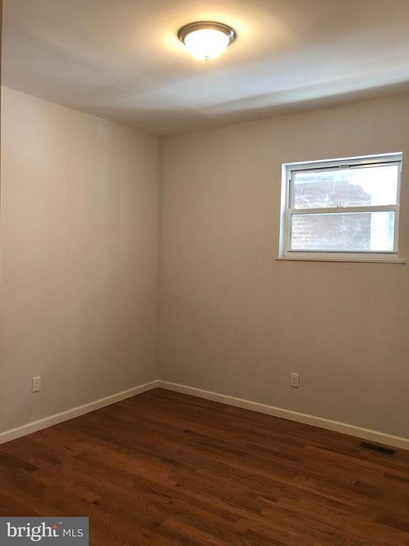 Building Photo - 5029 Chestnut St