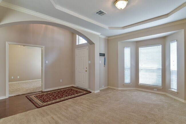Building Photo - Large Mansfield High Home Centrally Located