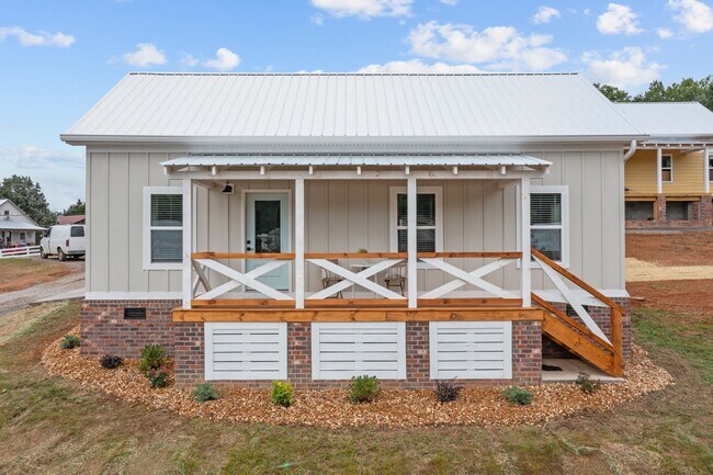 Building Photo - 211 Auttie Cir
