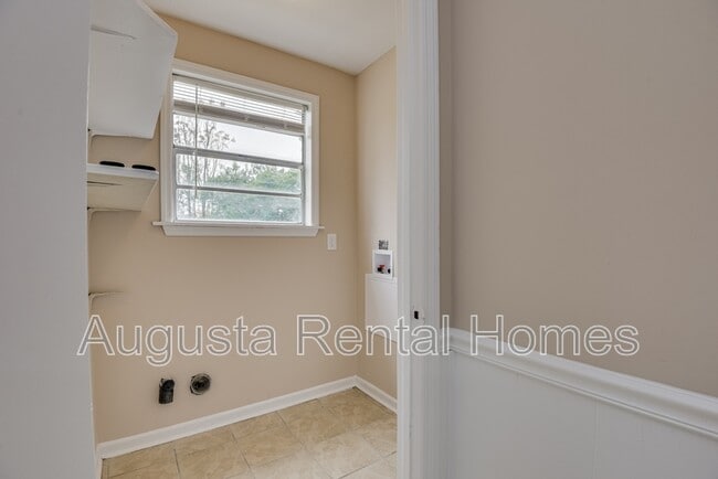 Building Photo - 3859 Fairington Dr