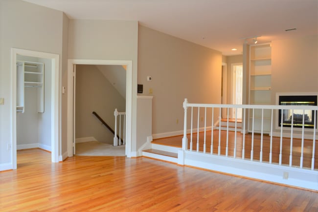 Building Photo - Large Townhouse 3 Bedroom 2 Full Baths and...