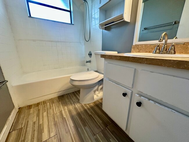 Building Photo - 2570 W 67th Pl