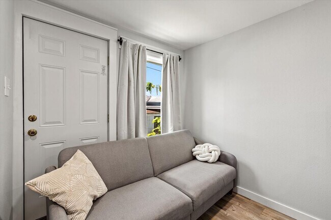 Building Photo - 5423 Avenue R