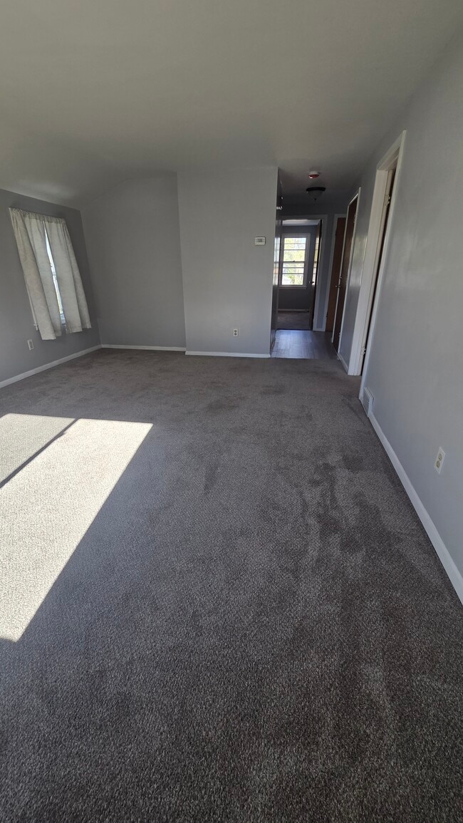 Building Photo - 247 School St