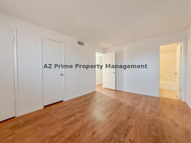 Building Photo - 2415 W Hazelwood St