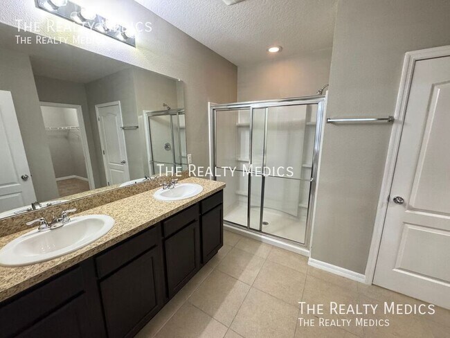 Building Photo - 1665 Laurel Oaks Dr