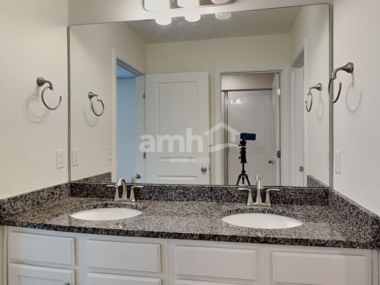 Building Photo - 10323 Marsh Edge Ct