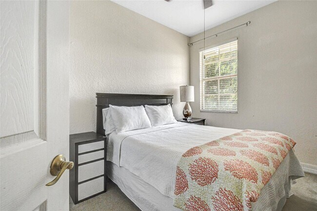 Building Photo - 1061 NW 18th Ave