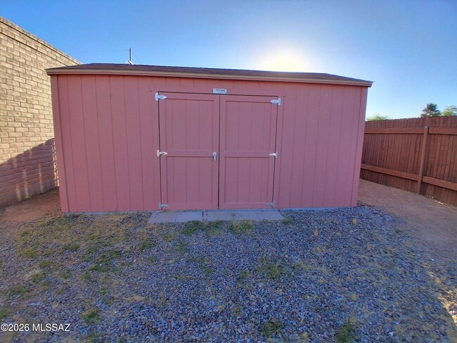 Building Photo - 2650 W Aurora Dr