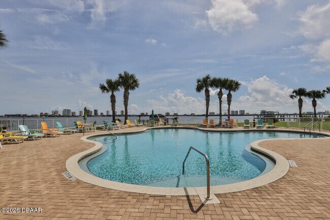 Building Photo - 2801 S Ridgewood Ave