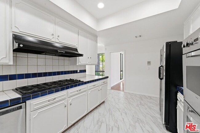 Building Photo - 3329 Dona Rosa Dr