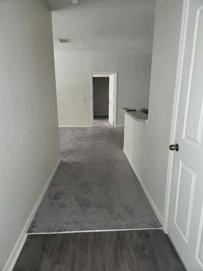 Building Photo - 6008