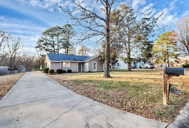 Building Photo - Charmingly Updated 3BD/2BA Ranch Home in Birnam Woods!
