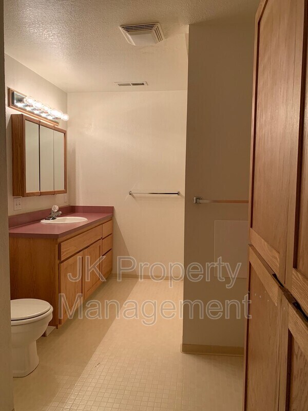 Building Photo - 1612 Sand Ct