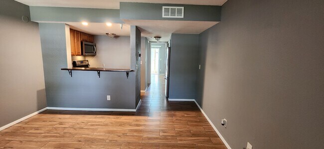 Building Photo - 7234 E Bank Dr