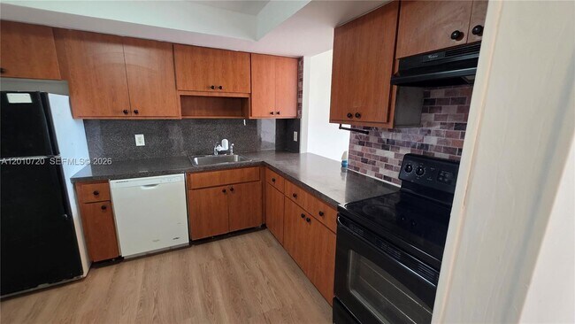 Building Photo - 1351 NE Miami Gardens Dr