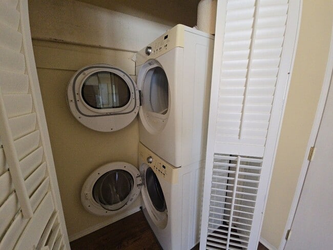 Building Photo - 3BD/2BA Eureka home is close to Sequoia Park, boasts infrared sauna!