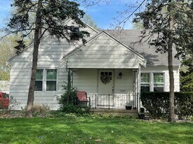 Building Photo - 710 S Maple St