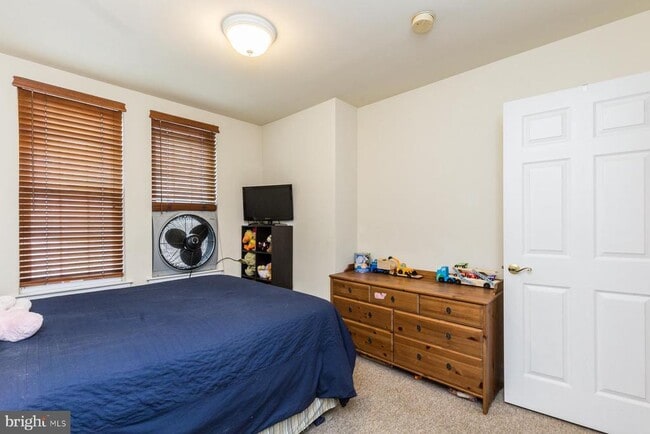 Building Photo - 916 S 25th St