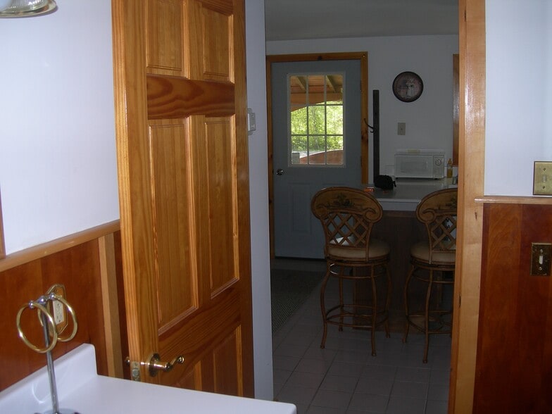 Building Photo - 1406 Summerhill Rd