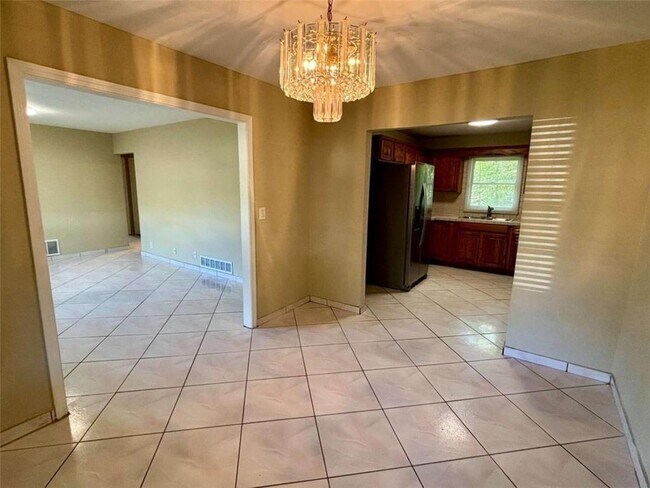 Building Photo - 3129 Nursery Rd SE