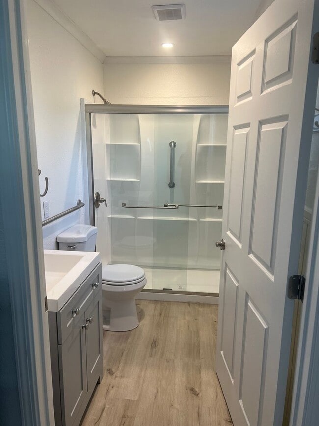 Building Photo - Charming 1 bedroom home