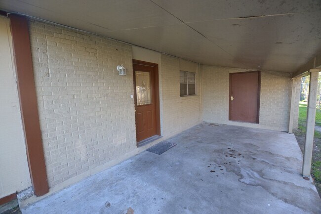 Building Photo - Housing Vouchers Accepted!!!  Location!  Newly updated, 4 bedroom, 2 bath home in historic Beechw...