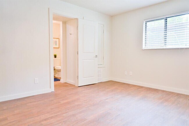 Building Photo - 400 Westmoreland St