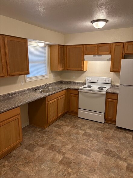 Building Photo - 1527 E Grand Blvd