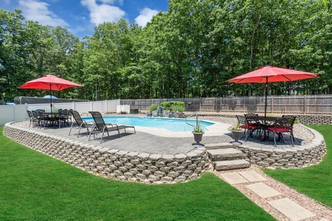 Building Photo - Private Cul-de-Sac Living: 4BR Home with Pool & Geothermal HVAC