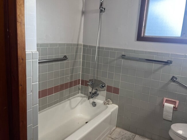 Building Photo - 2020 Euclid Ave