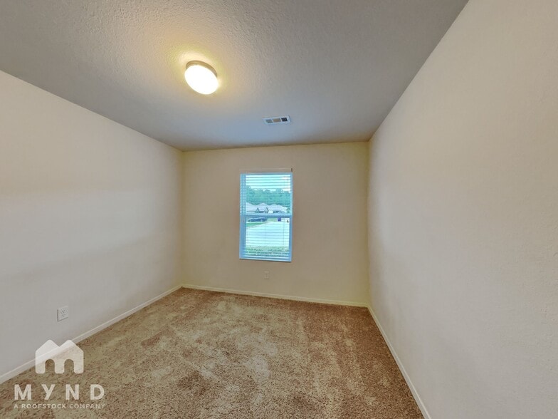 Building Photo - 9168 Pleasant Valley Dr