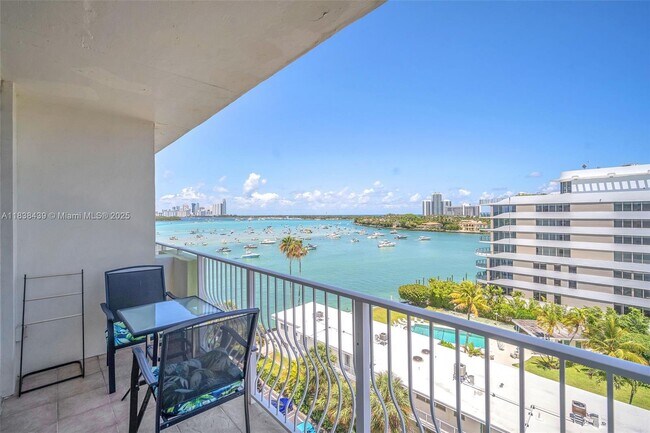 Building Photo - 10350 W Bay Harbor Dr