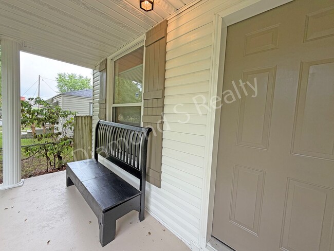 Building Photo - Beautifully Updated 4 Bedroom Home Available Now