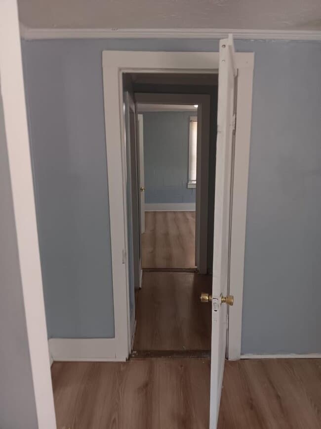 Building Photo - 2 bed 1 bath - Welcome to 409 Campbell Street