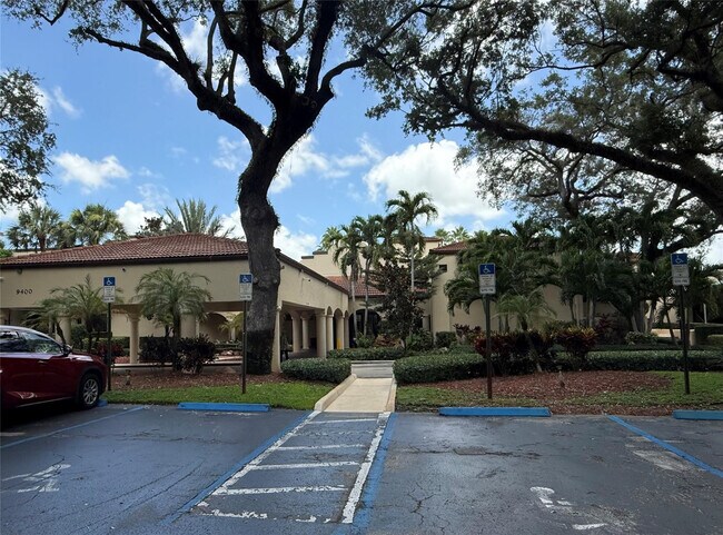 Building Photo - 9450 Live Oak Pl