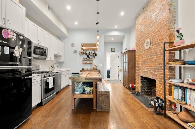 Building Photo - 1109 M St NW