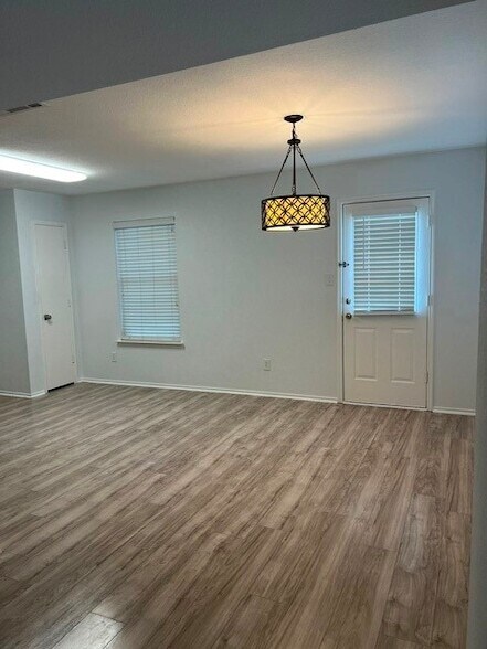 Building Photo - 2132 Van Zandt Dr