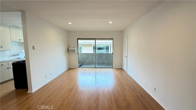 Building Photo - 919 N Orange Grove Ave
