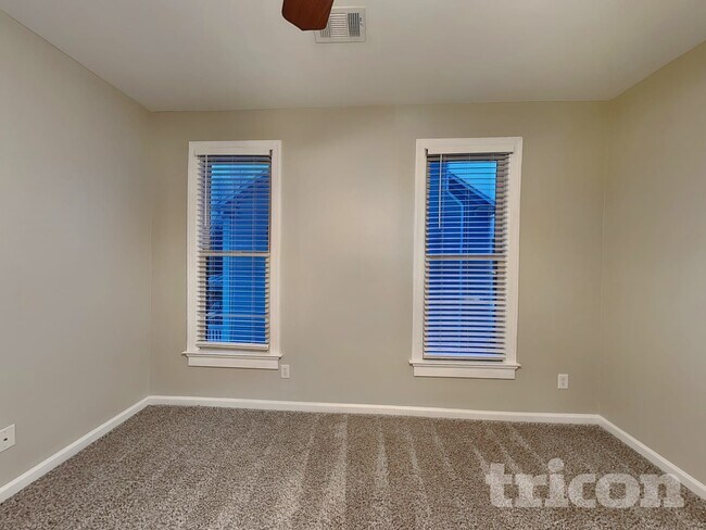 Building Photo - 1442 Hedgewood Ln NW