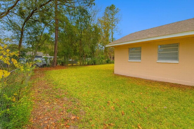 Building Photo - NEWLY RENOVATED 3 BEDROOM, 2 BATH HOME – ALL UTILITIES INCLUDED & NO HOA!