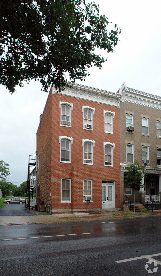 Building Photo - 425 N Market St