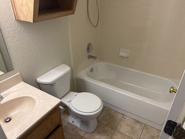 Building Photo - ***First month (Prorate) free***-621 Delor...
