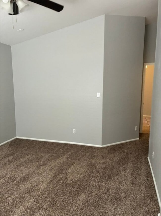 Building Photo - 529 E Cantebria Dr