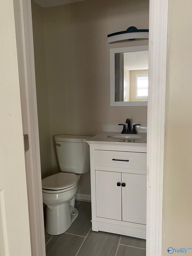 Building Photo - 3609 Lakewood Dr NW