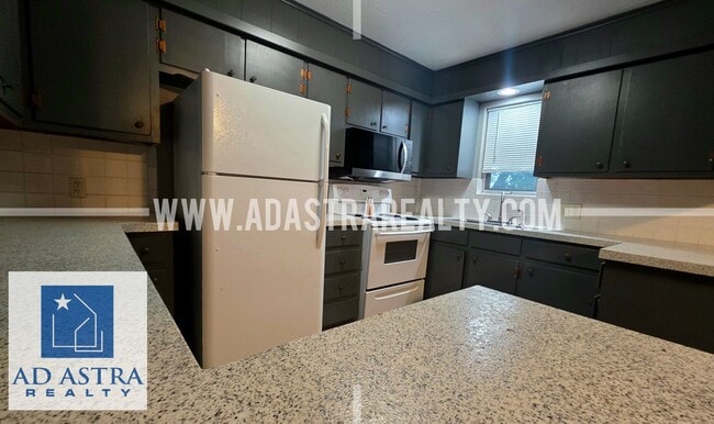 Building Photo - 208 Brookside Dr