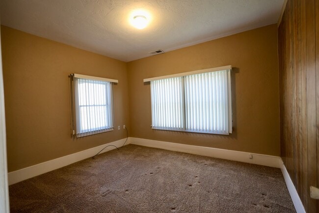 Building Photo - Authentic Country Living