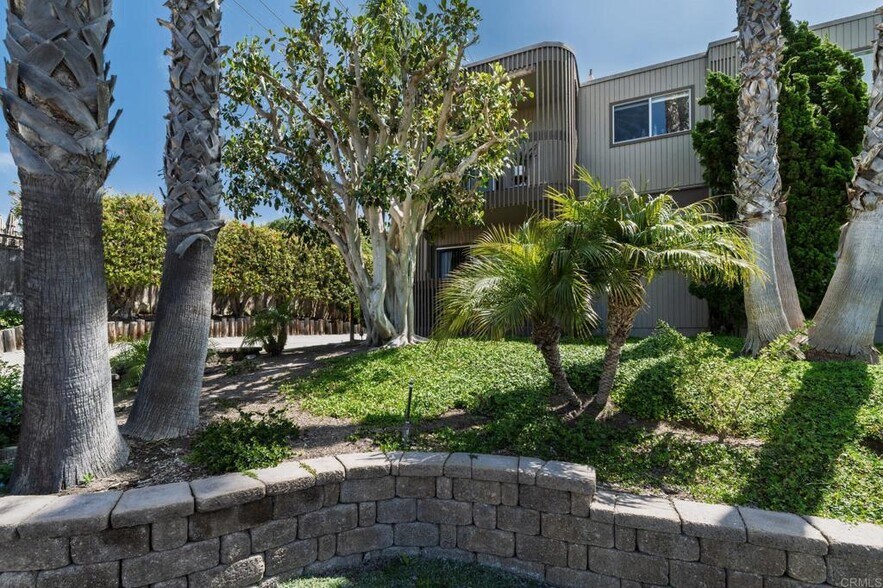 Building Photo - 155 Rosebay Dr