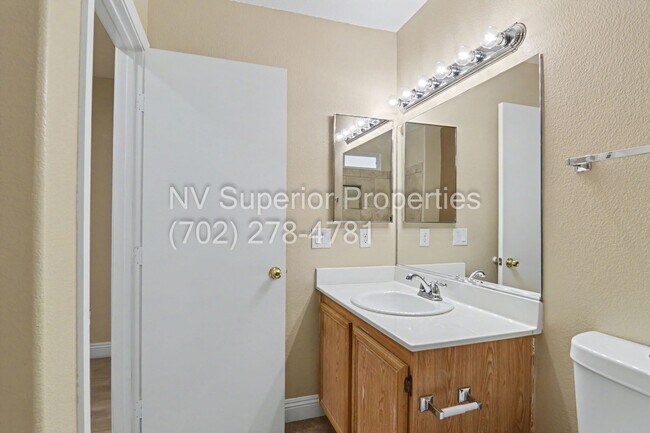 Building Photo - NW!! 4 bedrooms!! Bed & Bath DownStairs!!! RV Parking!!! Synthetic Grass Front yard!! Real Grass ...